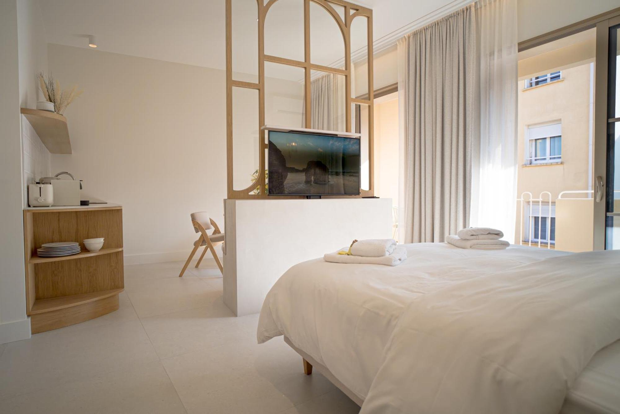 Studios Raffines Avec Terrasses - Plages, Ville Et Gare A Pied - Maison Raphael Saint-Raphael (Var) Exterior foto