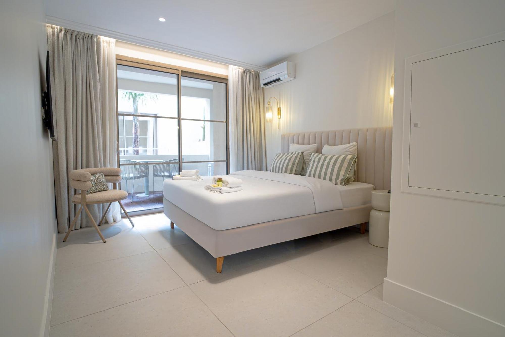Studios Raffines Avec Terrasses - Plages, Ville Et Gare A Pied - Maison Raphael Saint-Raphael (Var) Exterior foto