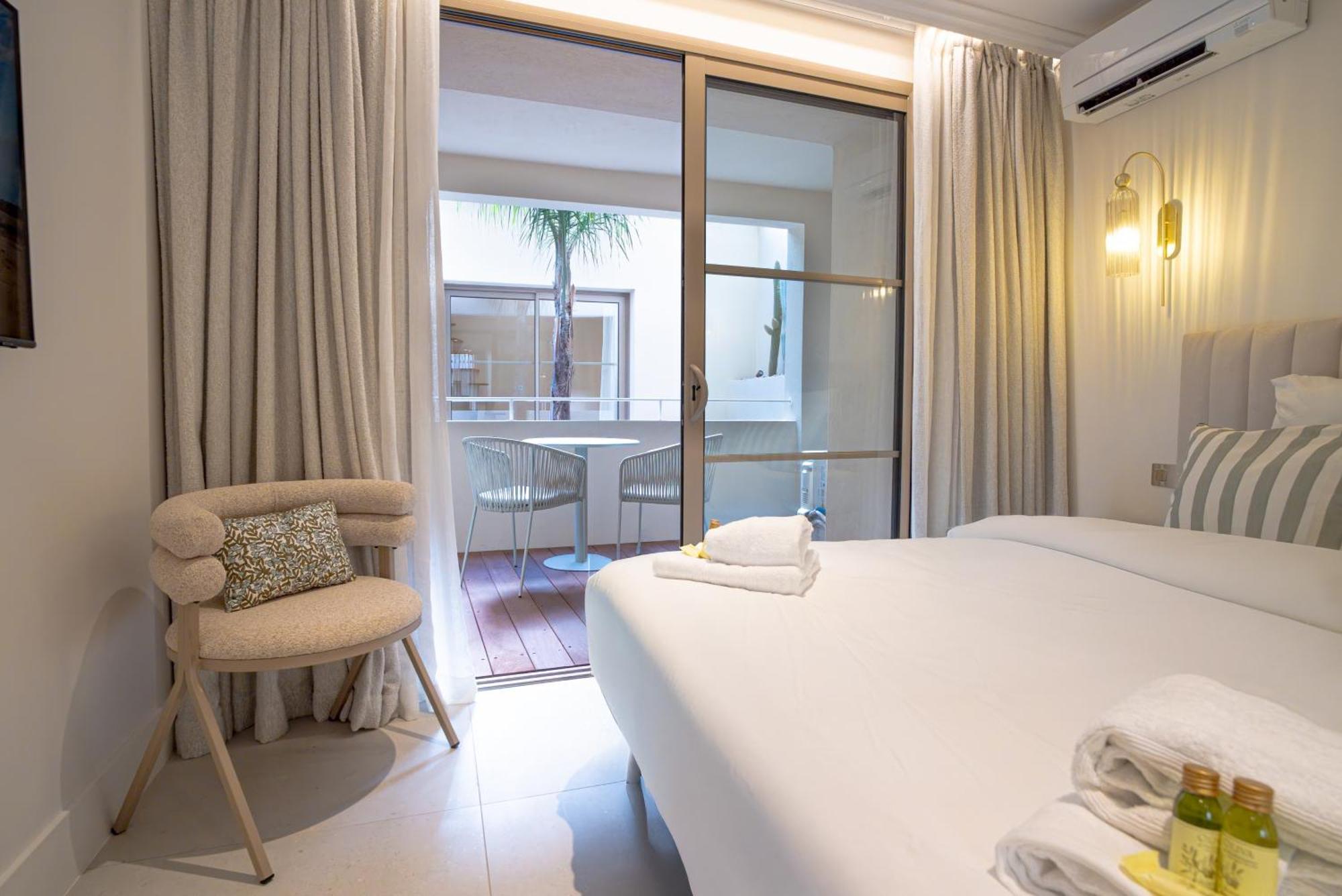 Studios Raffines Avec Terrasses - Plages, Ville Et Gare A Pied - Maison Raphael Saint-Raphael (Var) Exterior foto