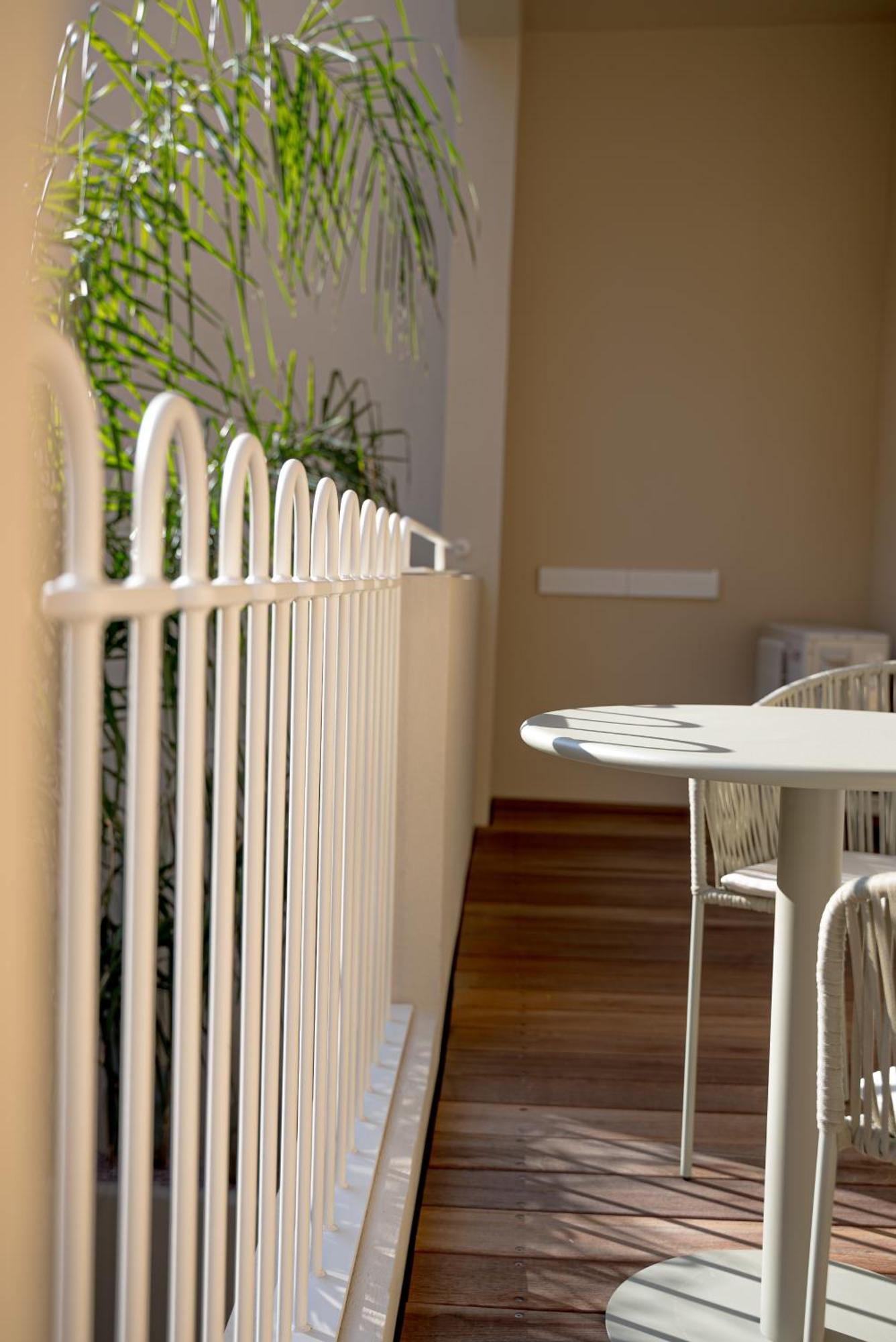 Studios Raffines Avec Terrasses - Plages, Ville Et Gare A Pied - Maison Raphael Saint-Raphael (Var) Exterior foto