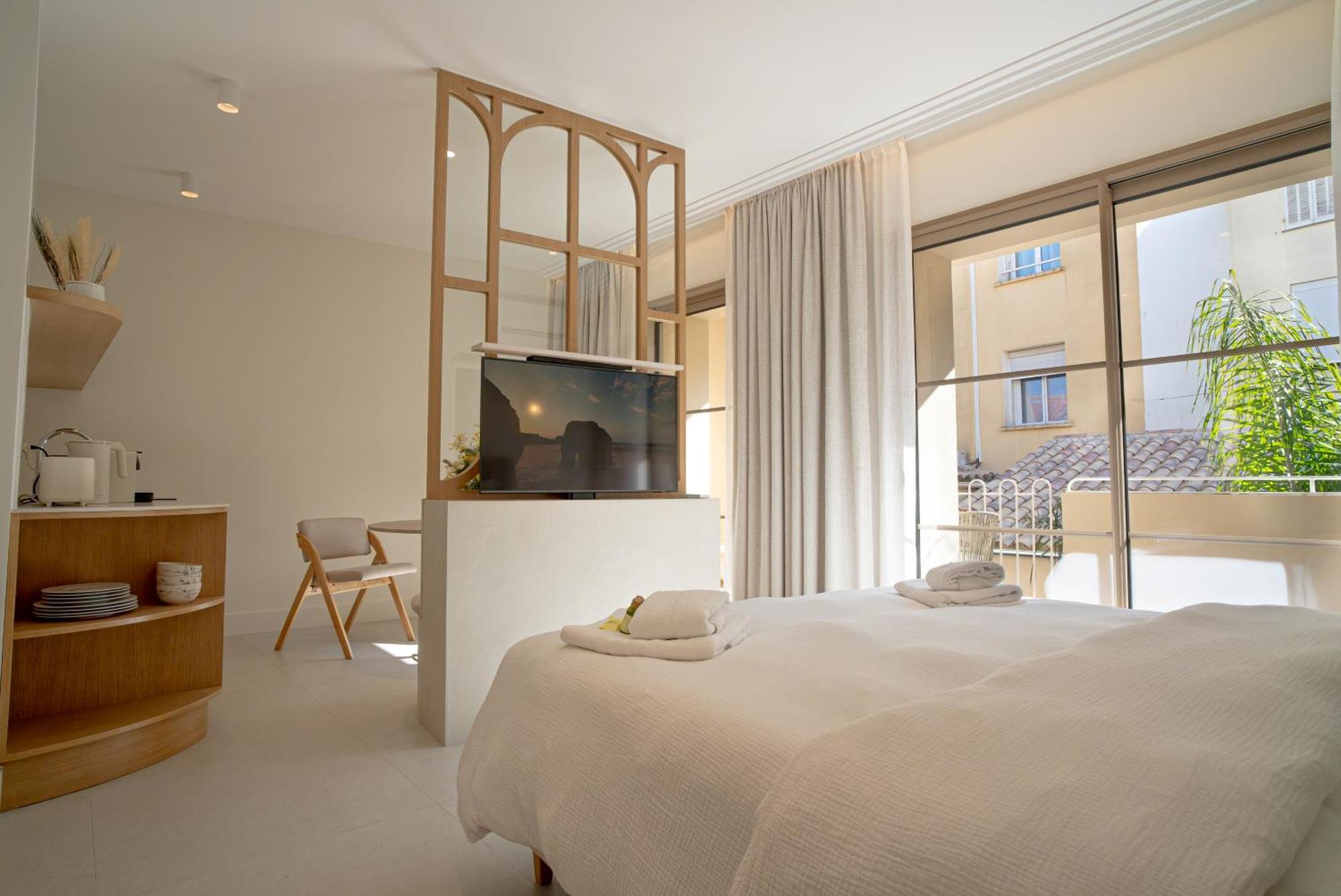 Studios Raffines Avec Terrasses - Plages, Ville Et Gare A Pied - Maison Raphael Saint-Raphael (Var) Exterior foto