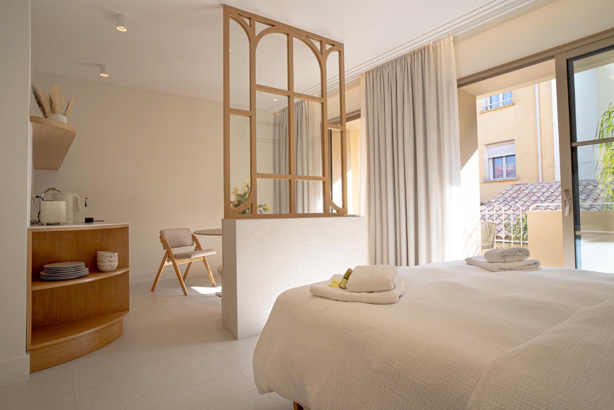 Studios Raffines Avec Terrasses - Plages, Ville Et Gare A Pied - Maison Raphael Saint-Raphael (Var) Exterior foto