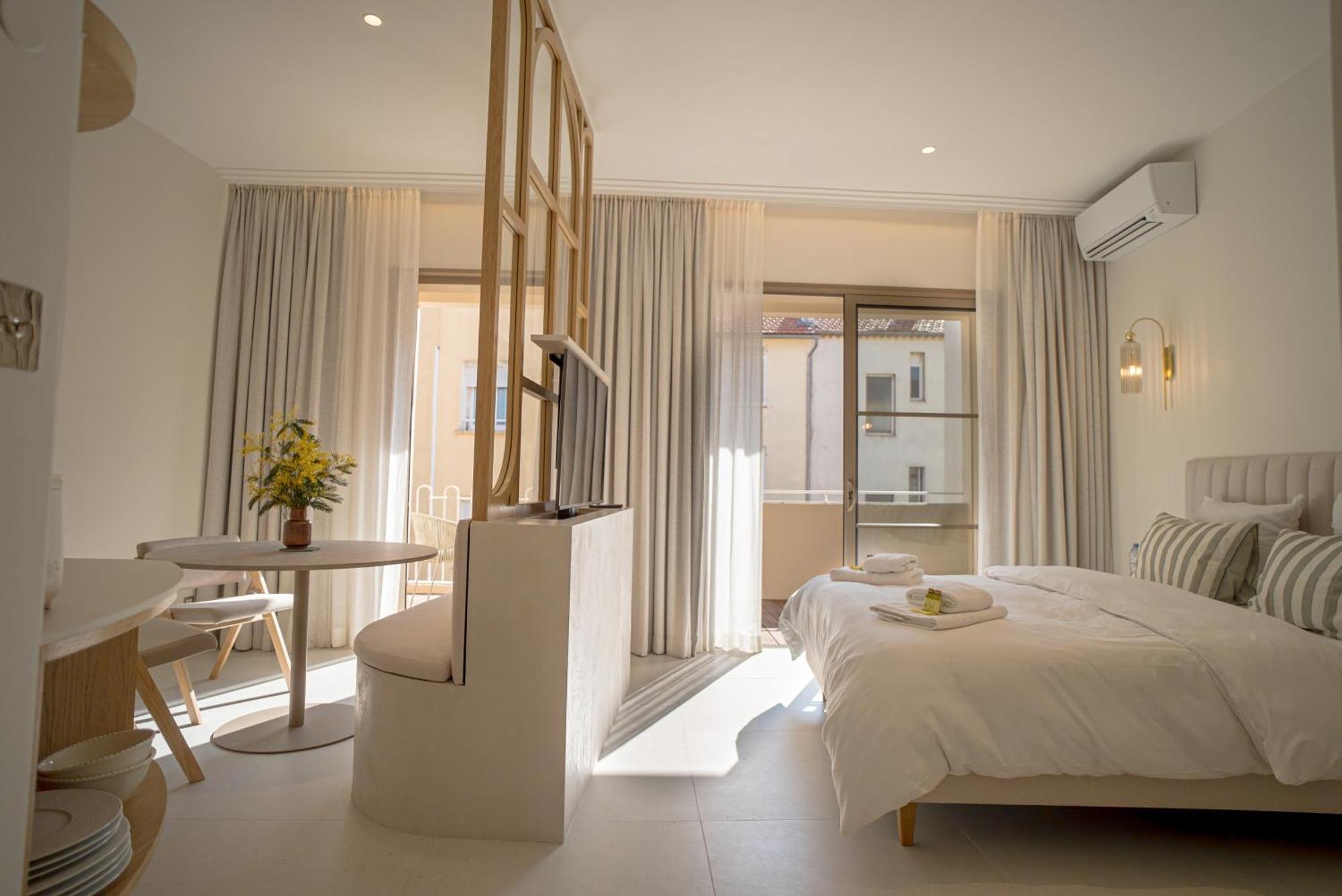 Studios Raffines Avec Terrasses - Plages, Ville Et Gare A Pied - Maison Raphael Saint-Raphael (Var) Exterior foto